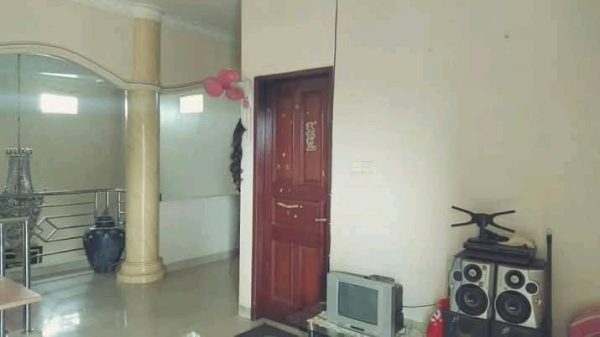Rumah Bagus 2,5 Lantai Di Komplek Cengkareng Indah Jkt Barat - Gambar 7